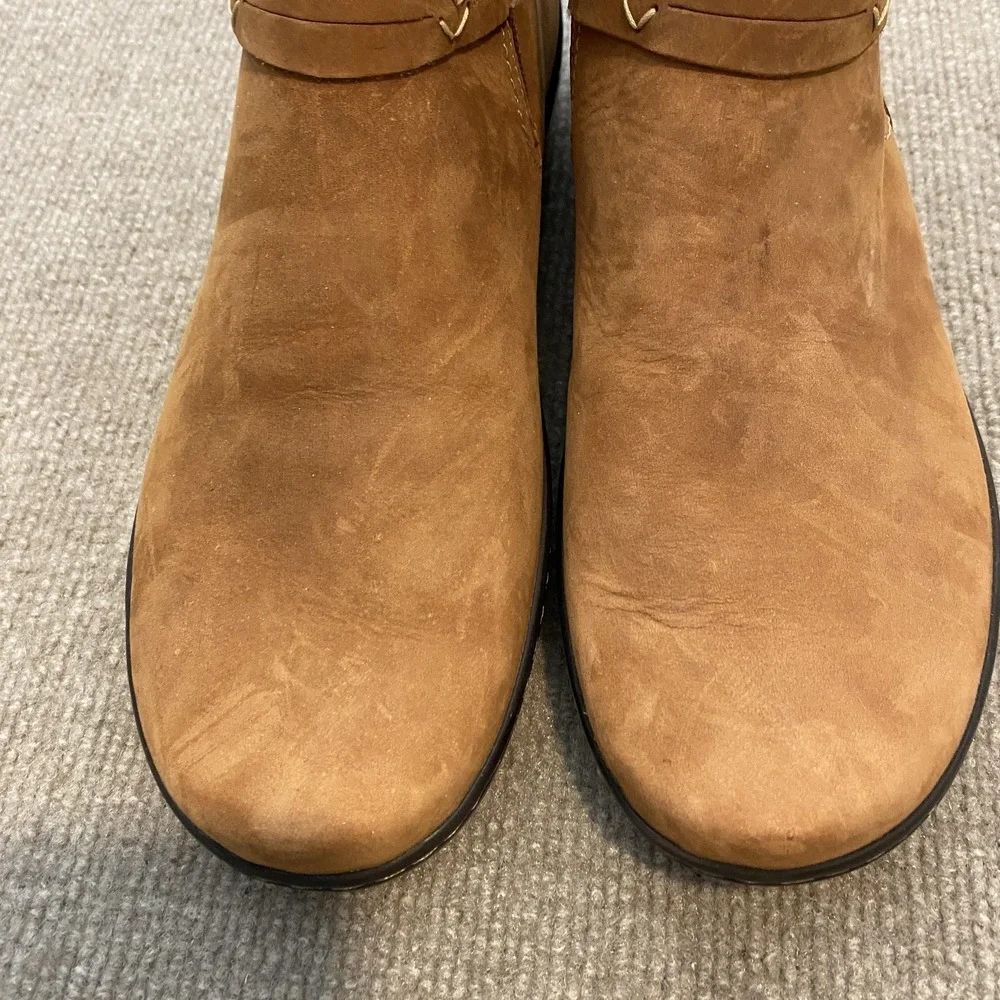 Clarks Booties Womens Size 10 Brown‎ Nubuck Ankle Wedge Zip Button Comfort